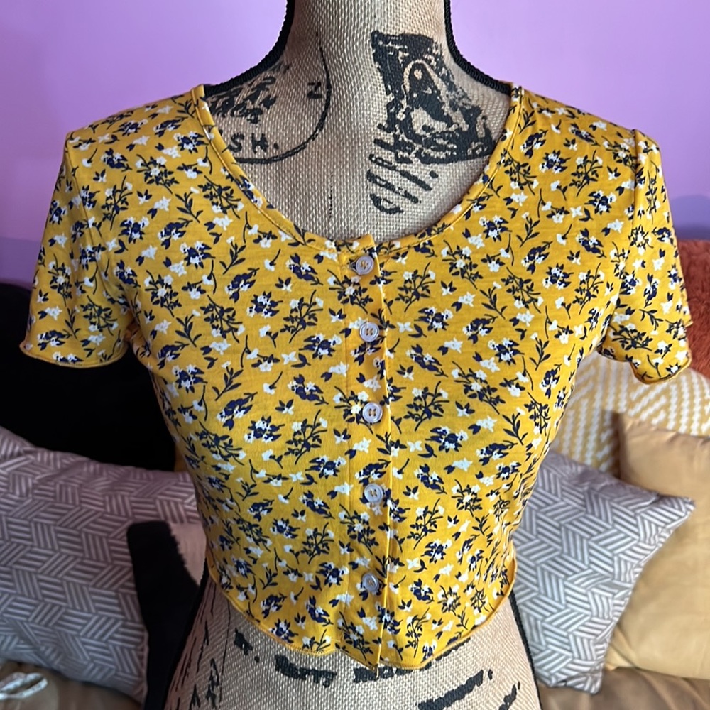 Shein Crop Top - Picture 2 of 6